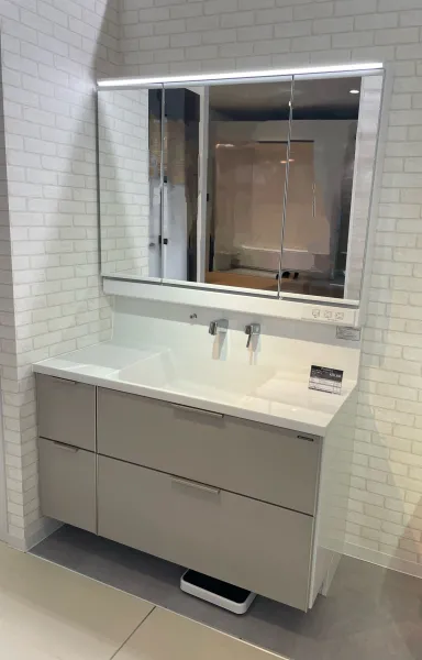 洗面台（洗面所） ファミーユ 間口120cm マットベージュ SU1631の展示